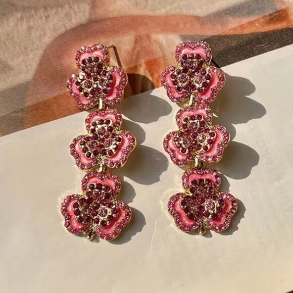 ✨🆕✨ Romantic Unique Gold Plated Pink Clover Simulated Gems Dangle Earrings✨ - Picture 4 of 10